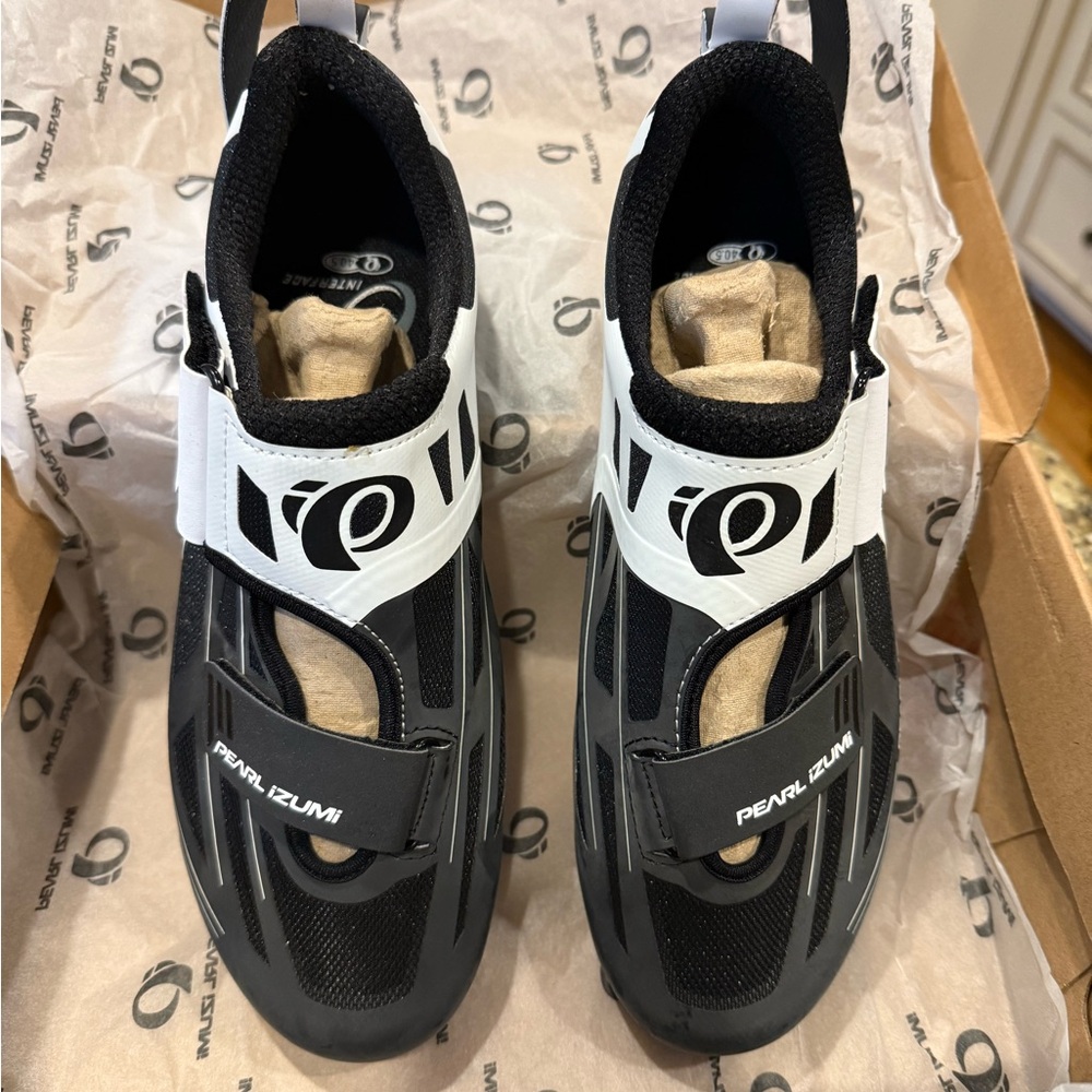 Pearl Izumi Black and White Cycling Shoes
